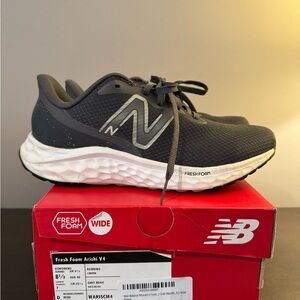 New Balance Fresh Foam Arishi V4 Grey Gold Metallic Size 8.5 W Worn Indoors Only